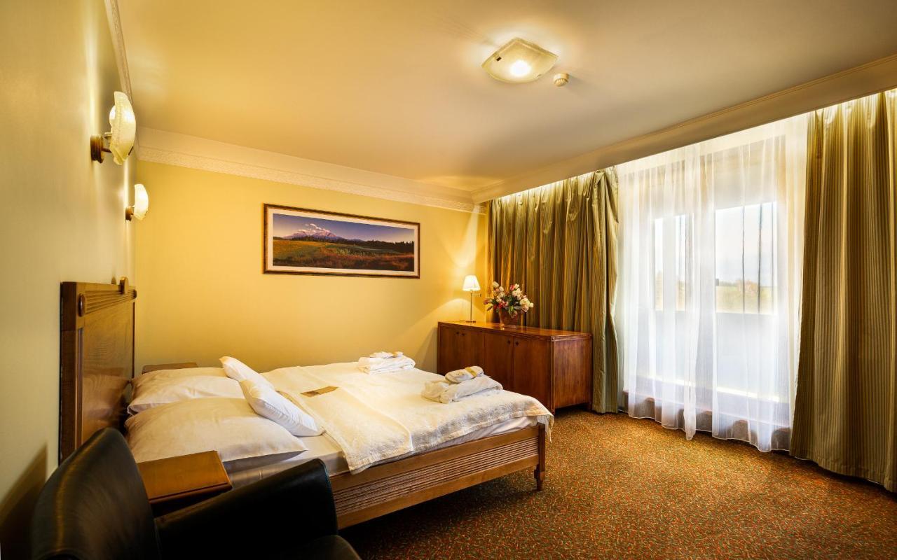 Hotel International Vel'ka Lomnica Luaran gambar
