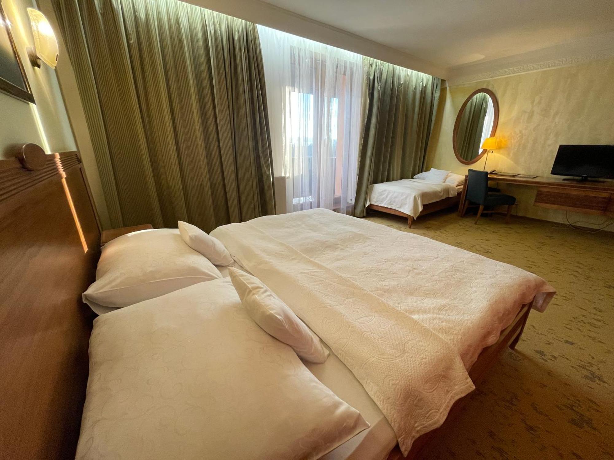 Hotel International Vel'ka Lomnica Luaran gambar