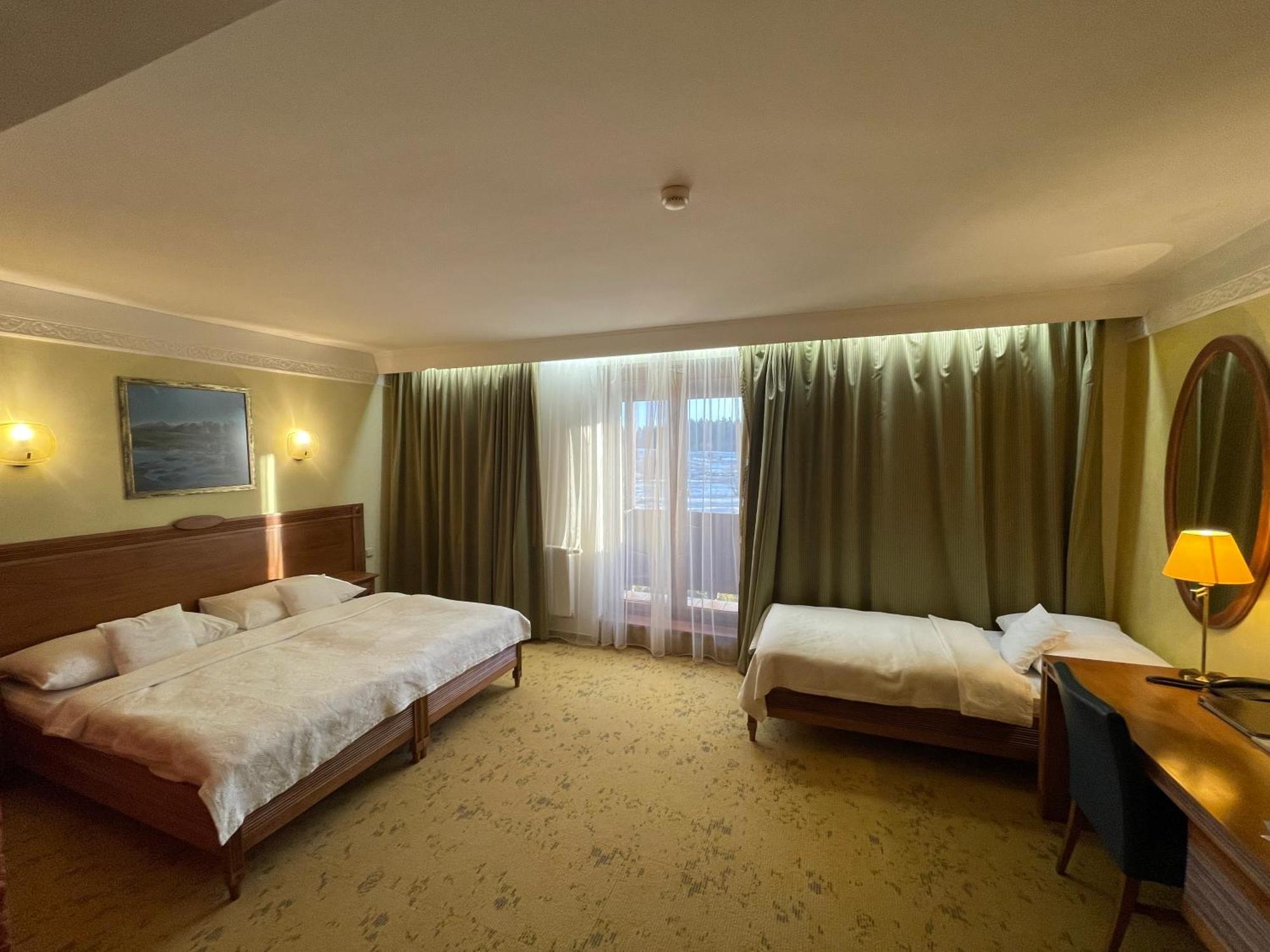 Hotel International Vel'ka Lomnica Luaran gambar