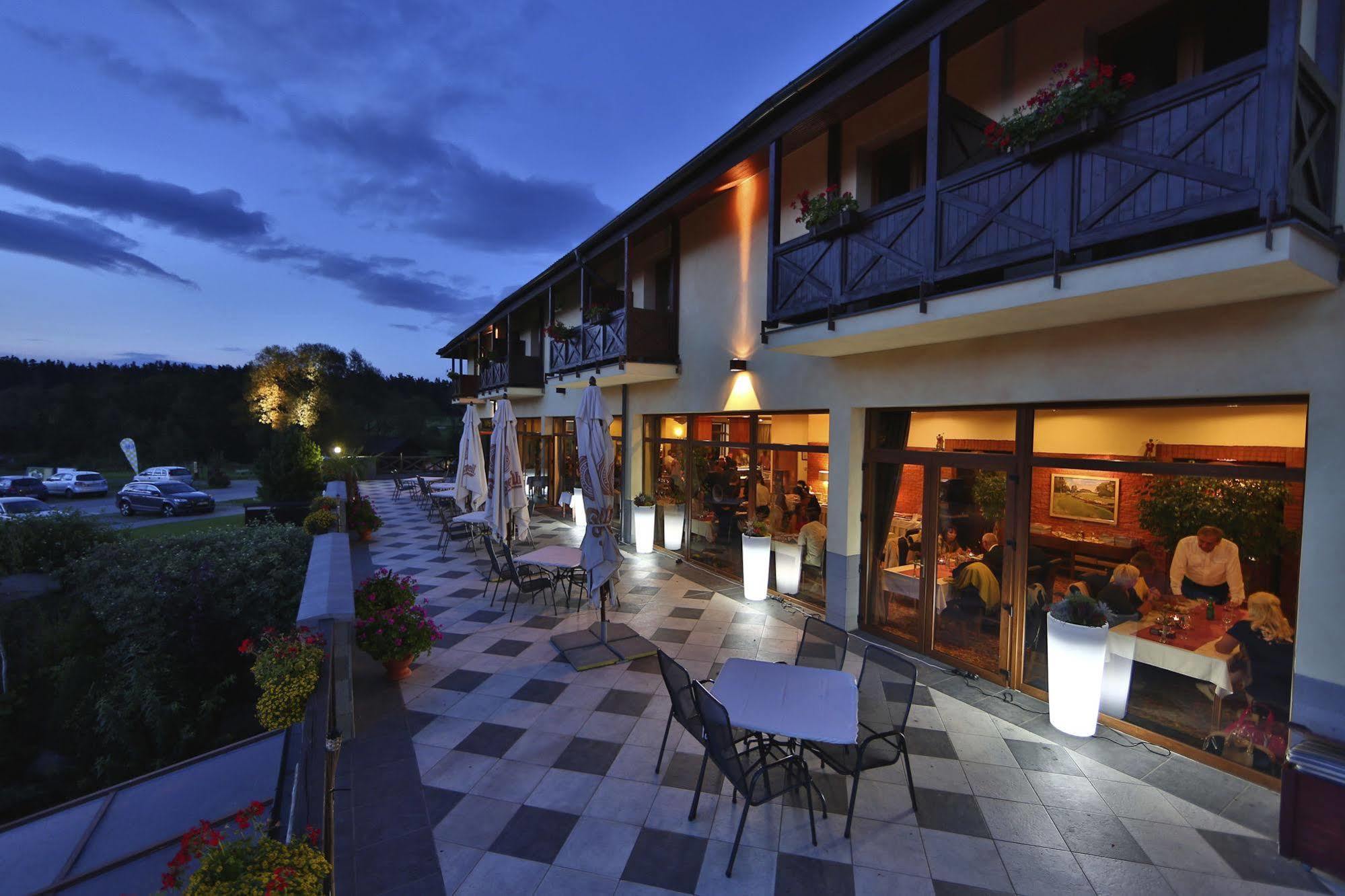 Hotel International Vel'ka Lomnica Luaran gambar