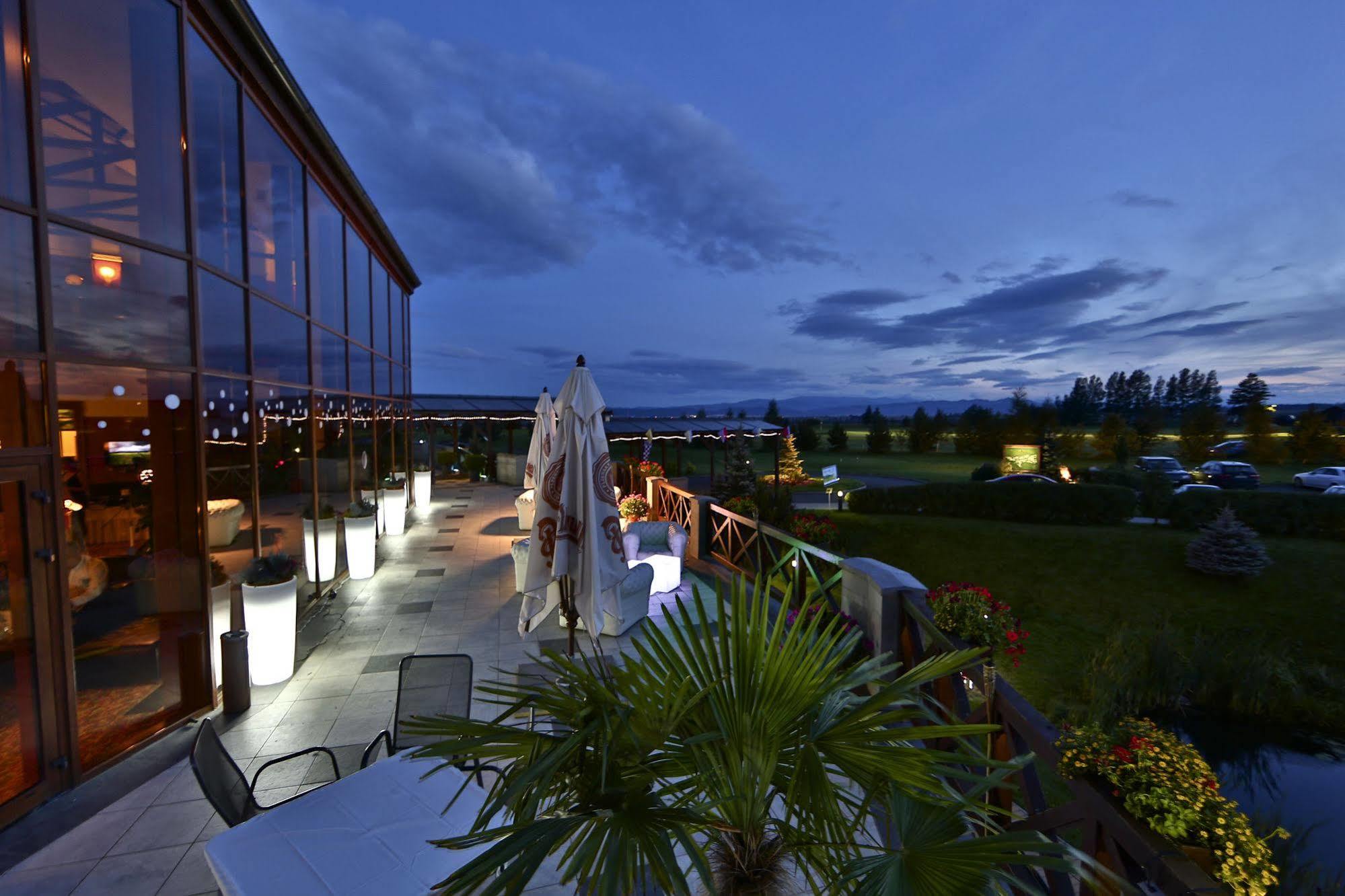 Hotel International Vel'ka Lomnica Luaran gambar